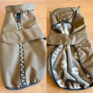 Khaki obleček na míru. To zateplení je báječné. Zateplené, nepromokavé, s reflexními prvky a háčkem na vodítko....